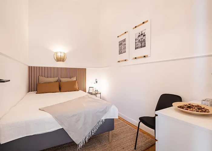 Empire Echo 2-Bdr Apartment