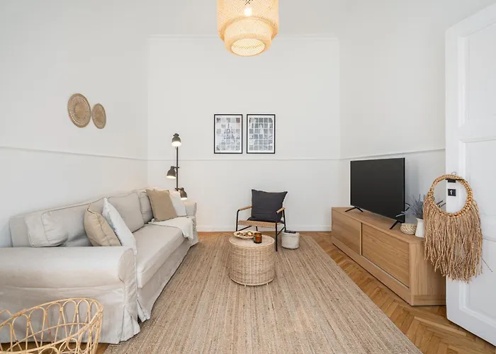 Empire Echo 2-Bdr Apartment